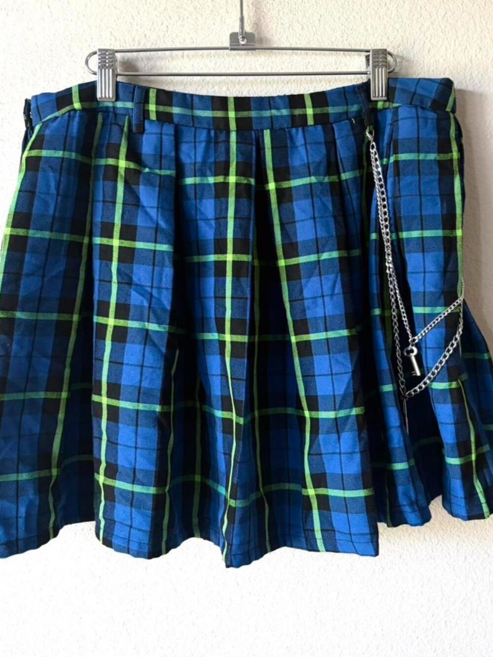 Hot Topic blue plaid mini skirt with chain Women's XL